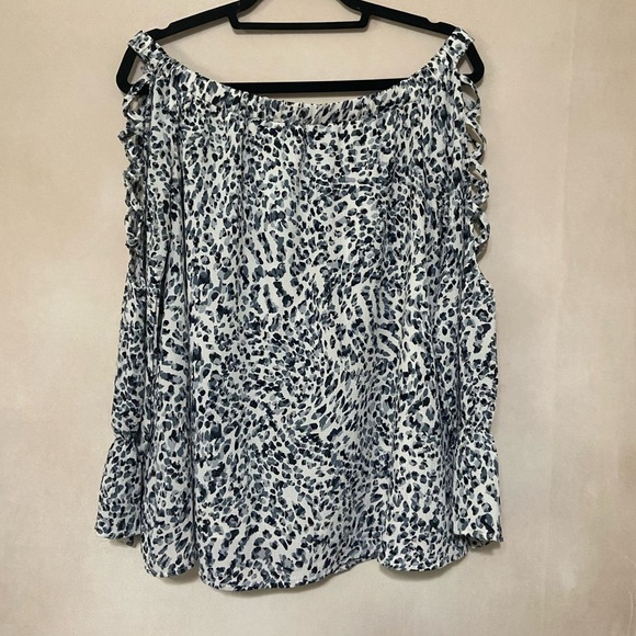 Entro LIKE NEW off the shoulder sleeve cut out animal leopard print blouse M - Picture 6 of 6